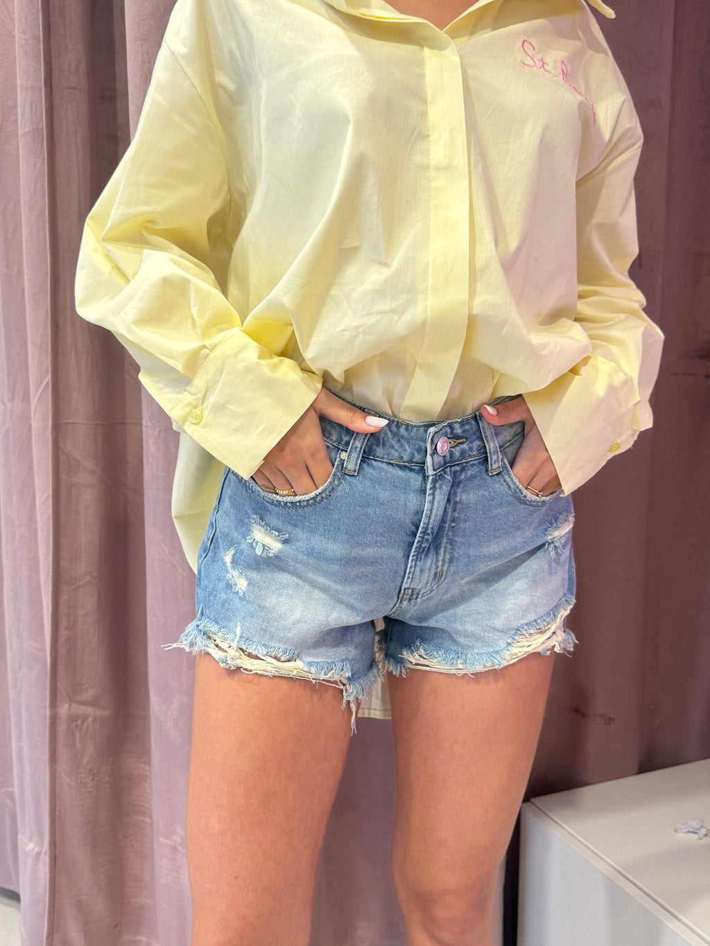 Pantaloncino di jeans lavaggio chiaro