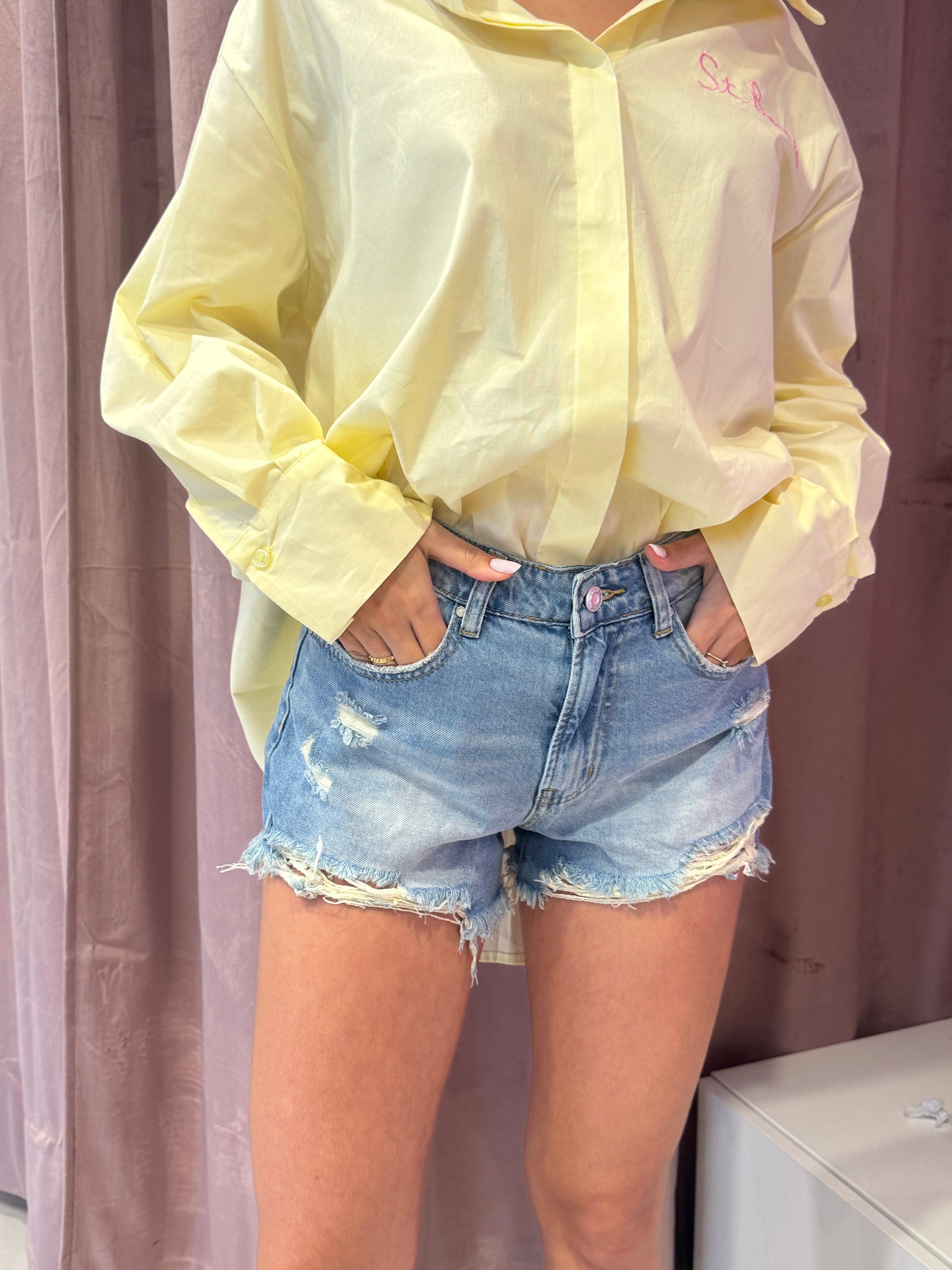 Pantaloncino di jeans lavaggio chiaro
