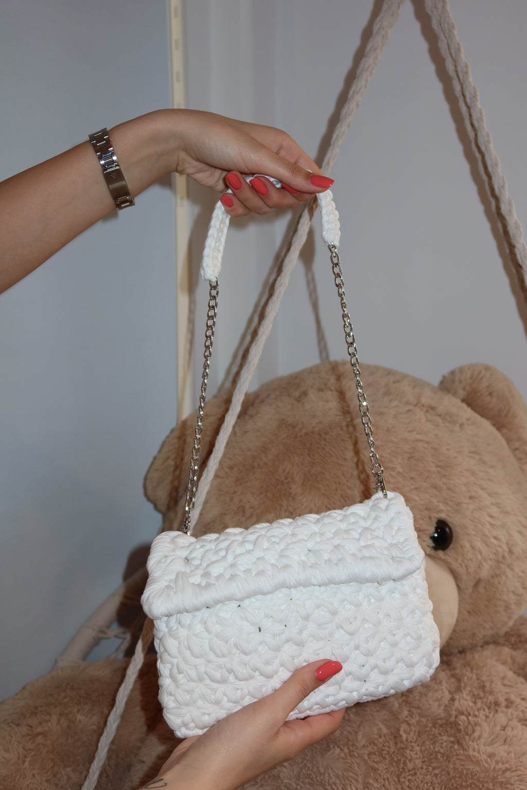 Borsa crochet bianca con catenina