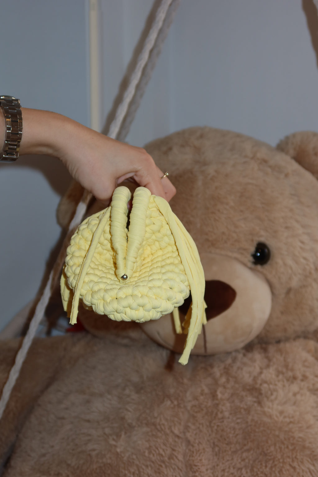 Borsa crochet gialla con frange
