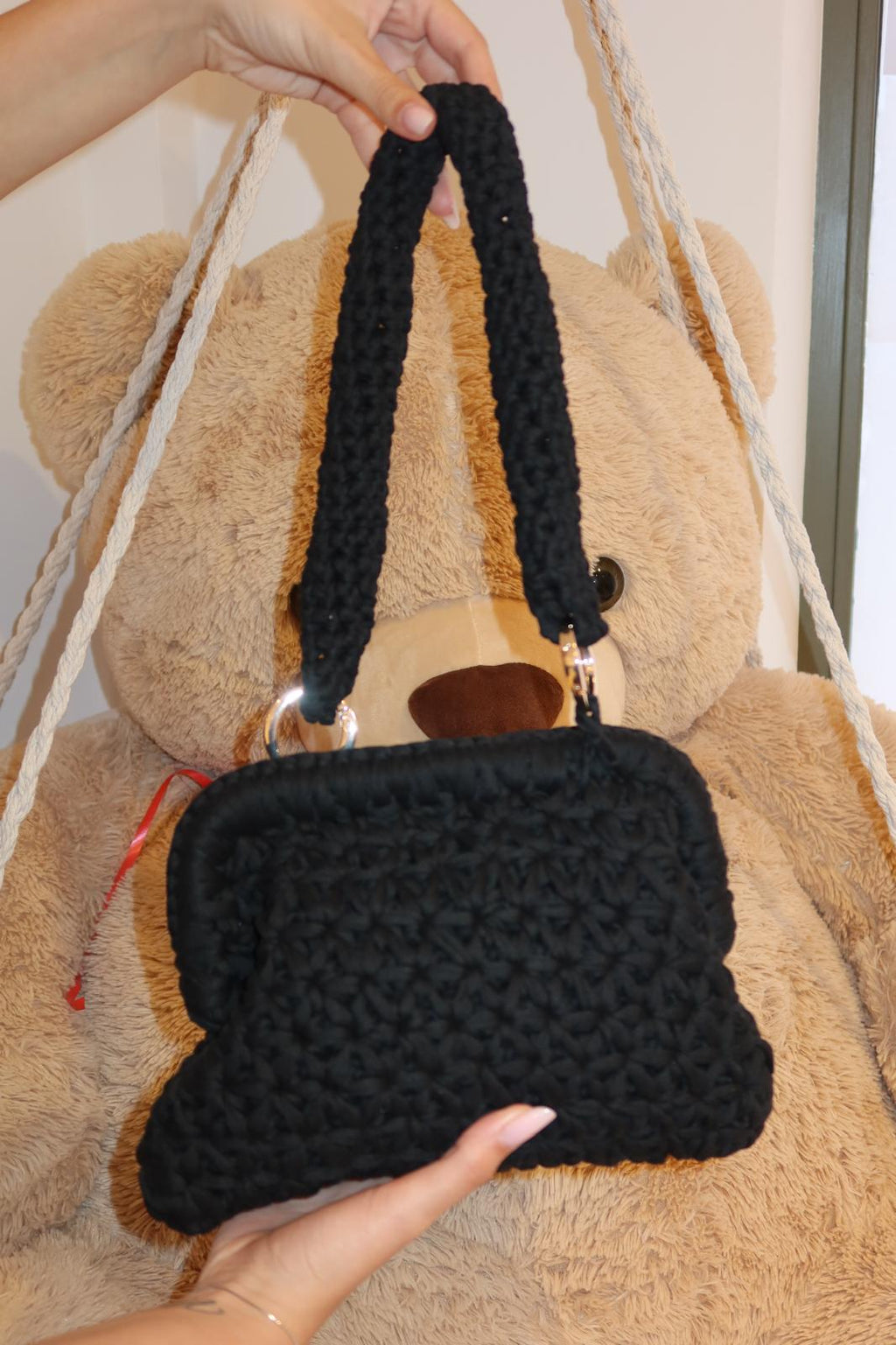 Borsa con lavorazione a fiore