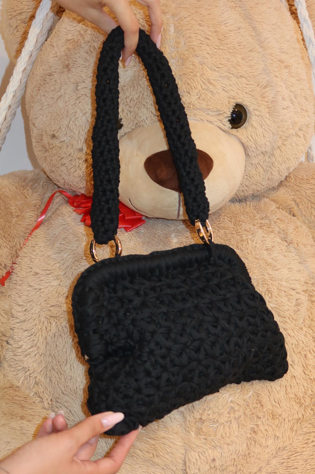 Borsa con lavorazione a fiore