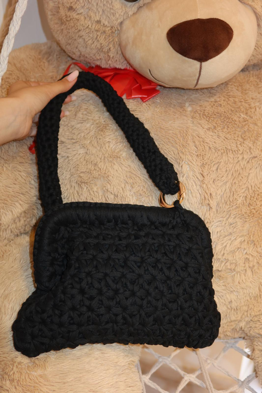 Borsa con lavorazione a fiore